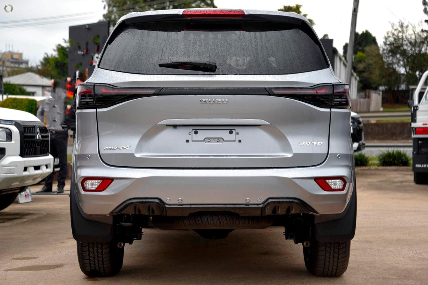 Isuzu Mu-x image 3