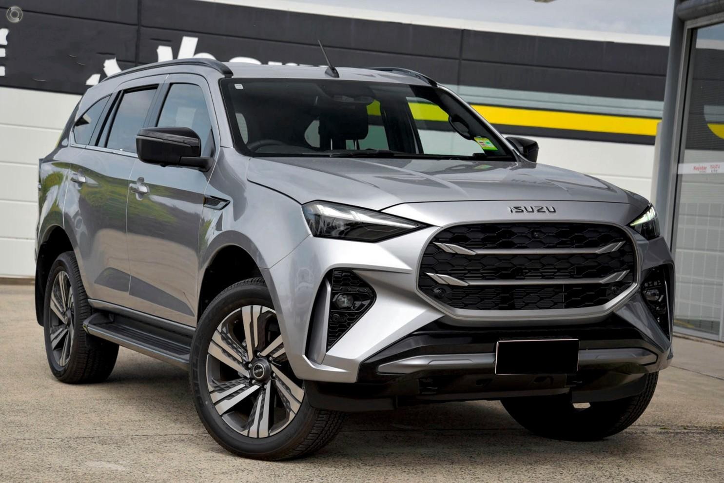 Isuzu Mu-x image 1