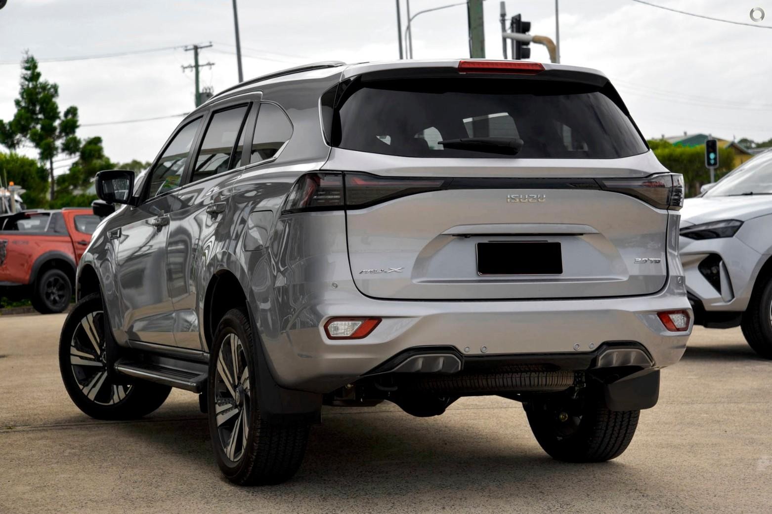 Isuzu Mu-x image 4