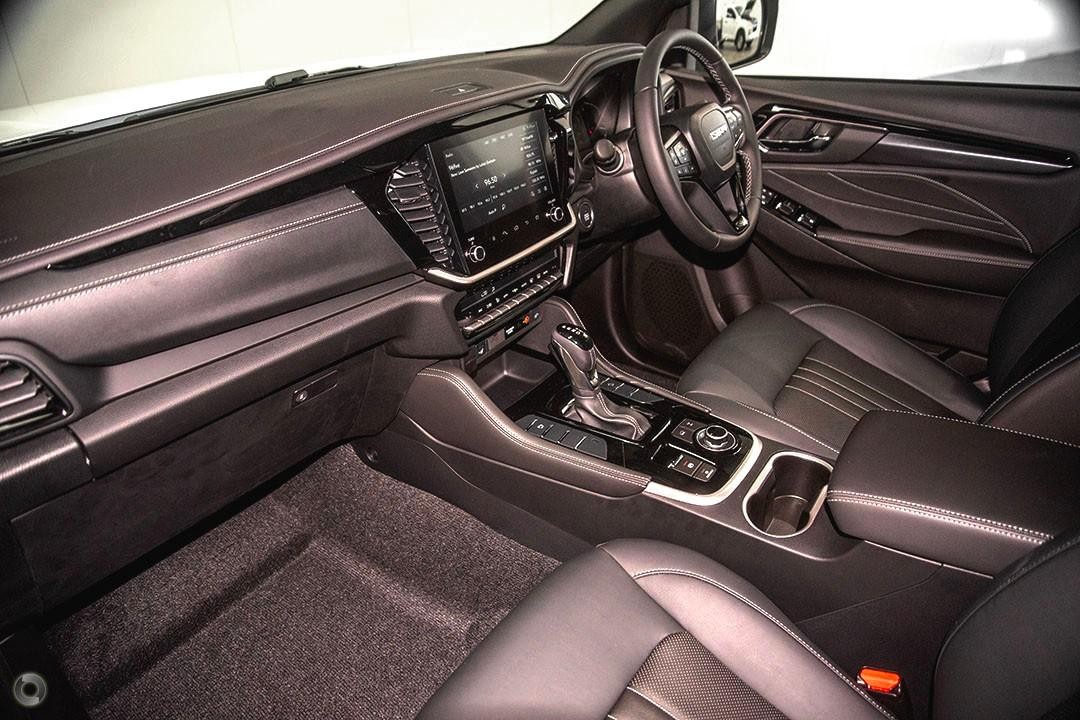 Isuzu Mu-x image 3