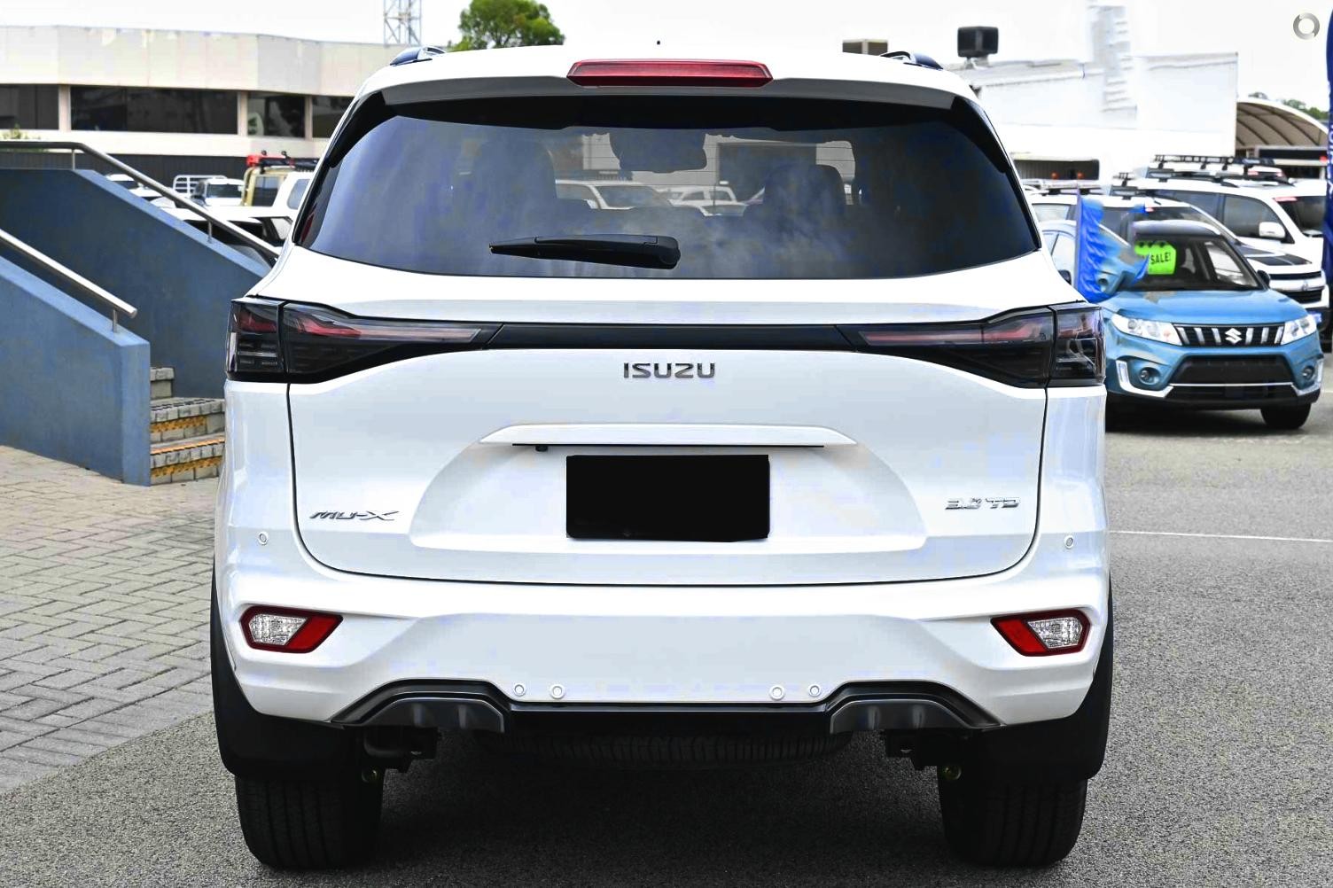 Isuzu Mu-x image 2
