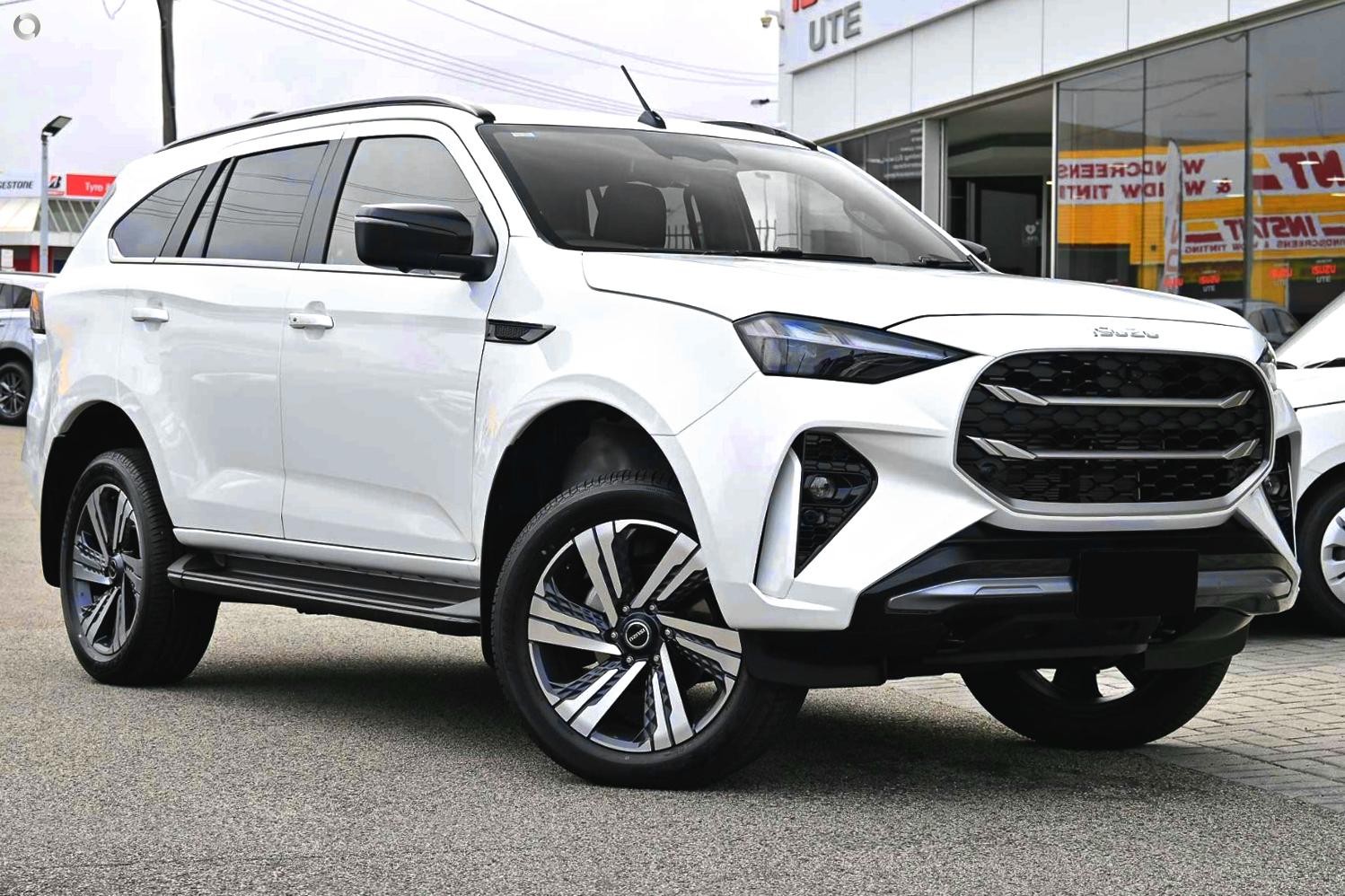 Isuzu Mu-x image 1