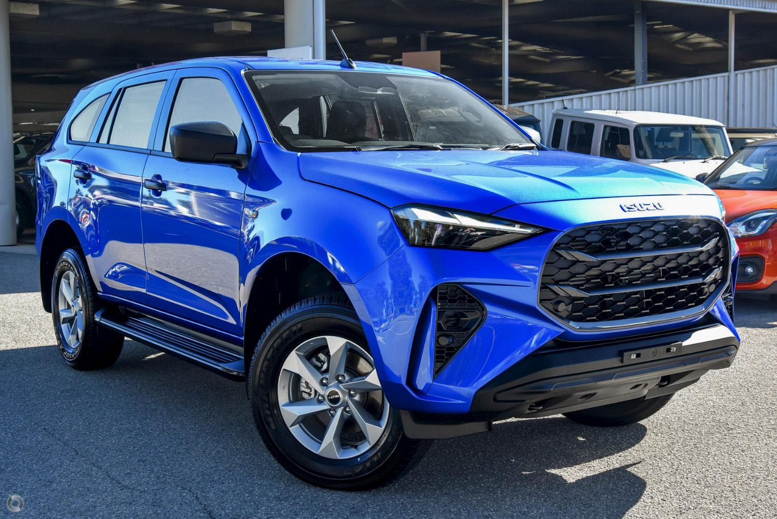Isuzu Mu-x image 1
