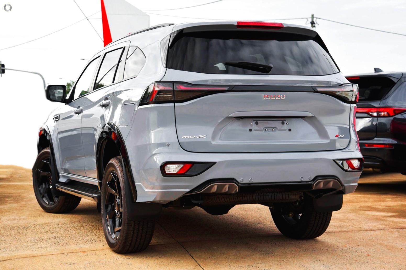 Isuzu Mu-x image 1