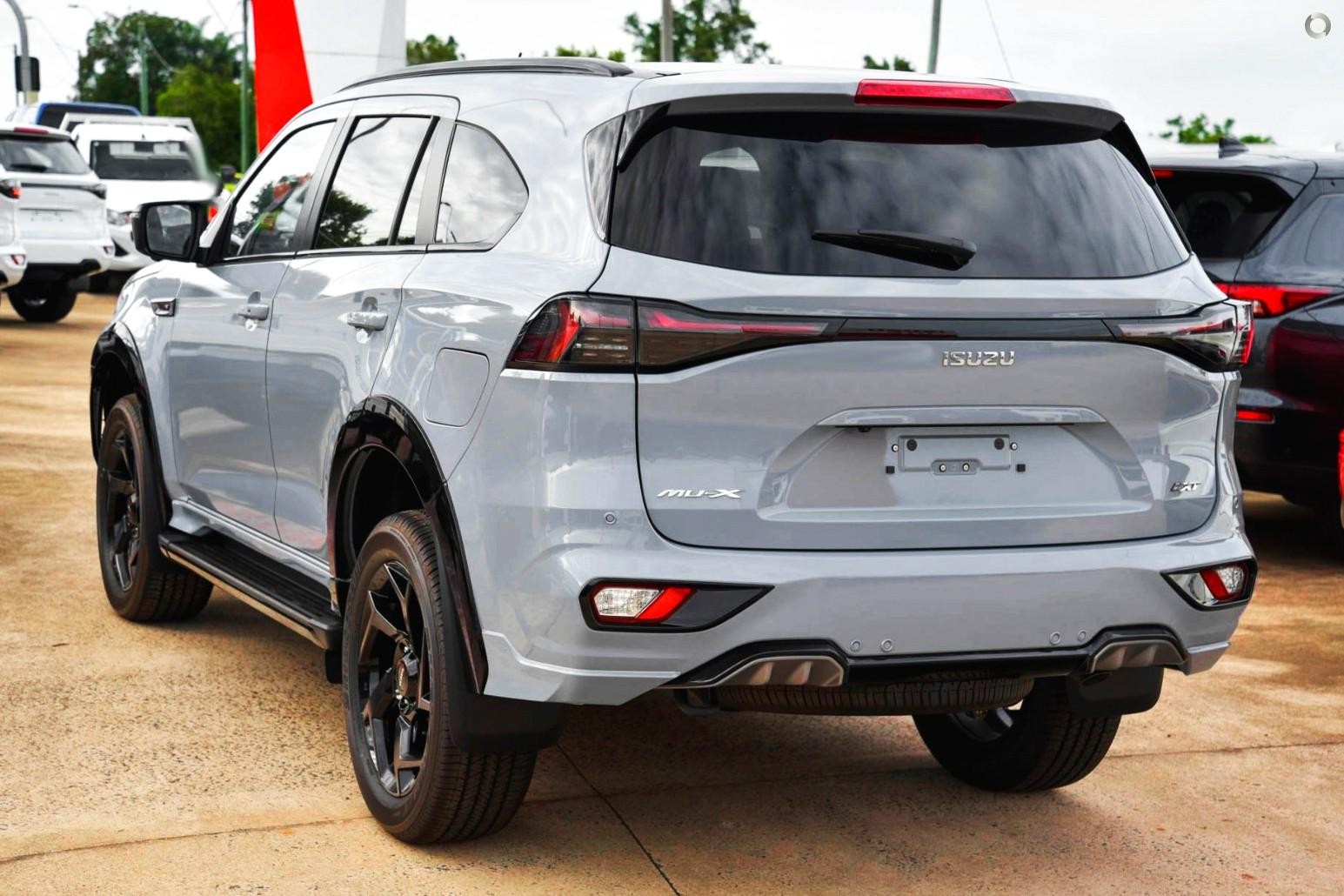 Isuzu Mu-x image 2