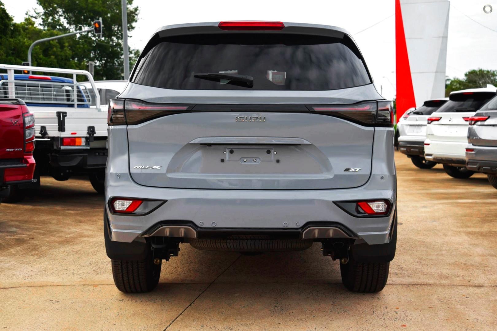 Isuzu Mu-x image 3
