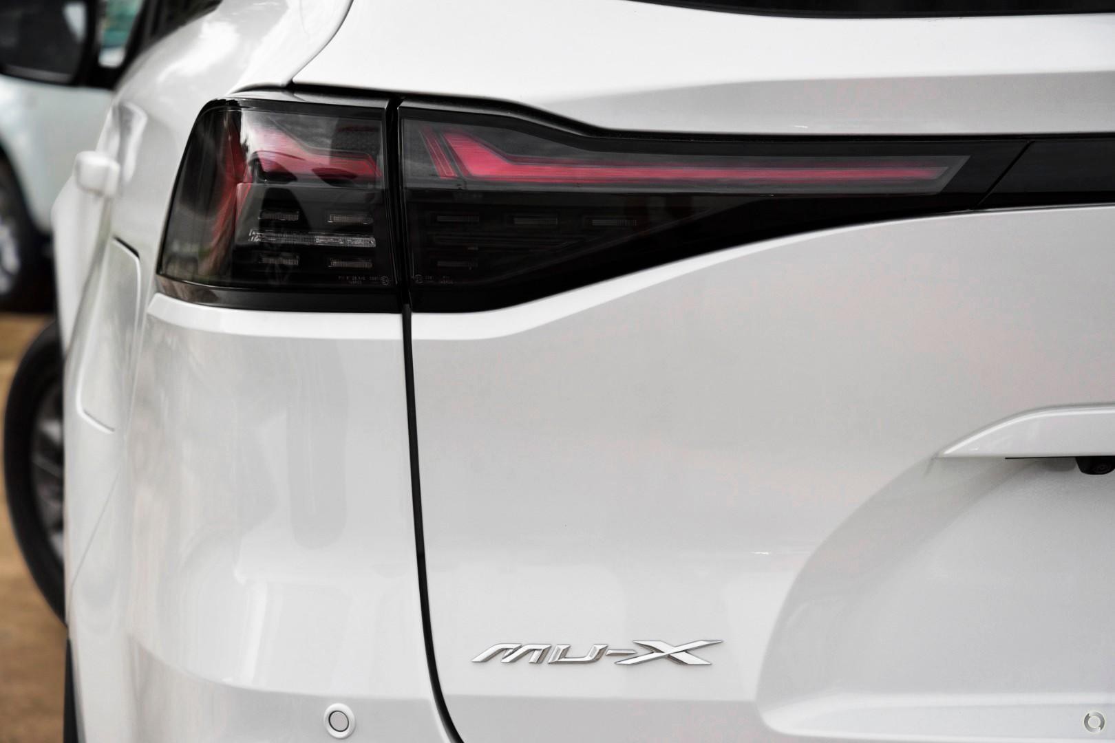 Isuzu Mu-x image 2