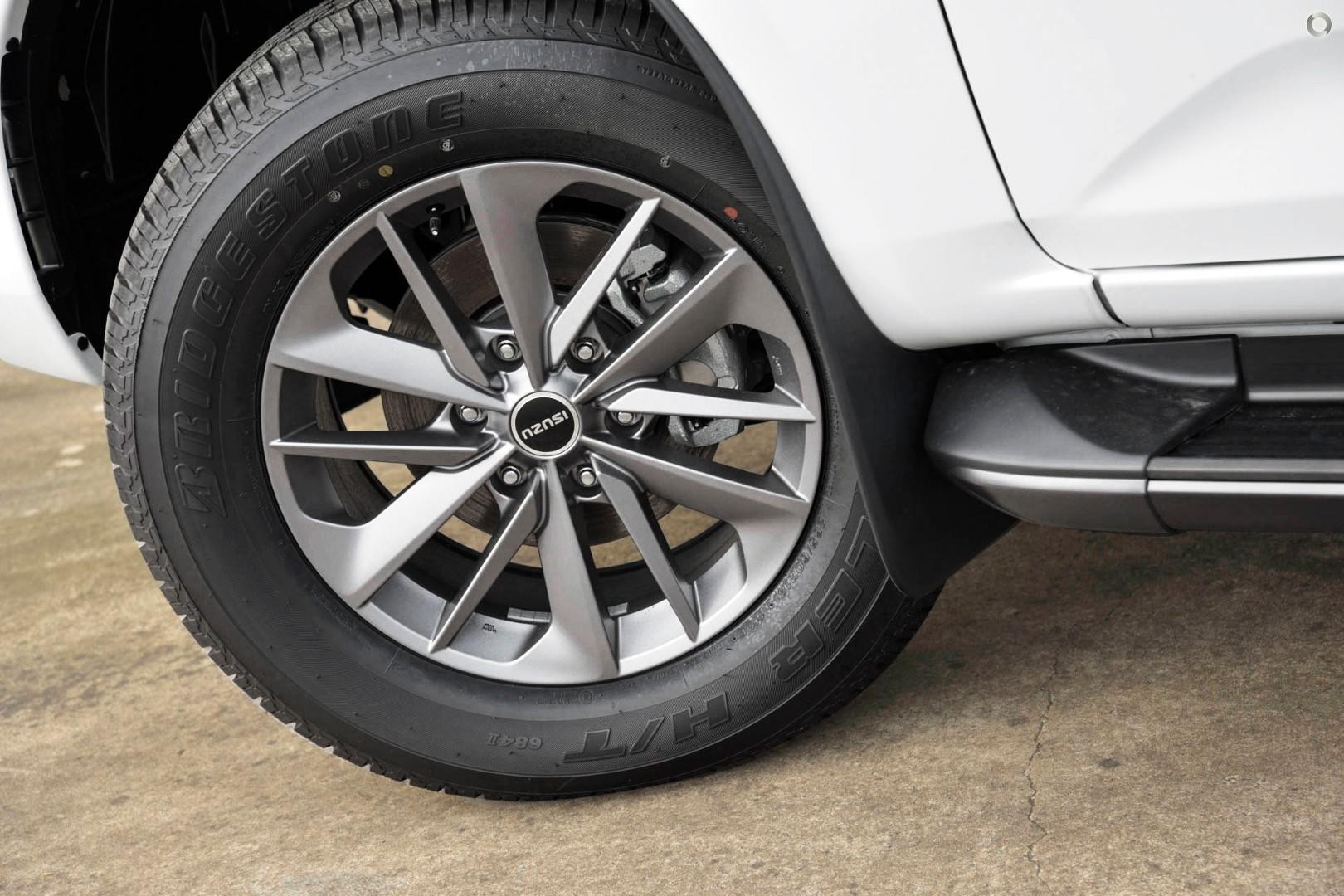 Isuzu Mu-x image 3