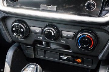 https://dvg-vehicle-assets.s3.amazonaws.com/50556749/djbuxnkvy4go0a8q2l11u4jj4.jpg