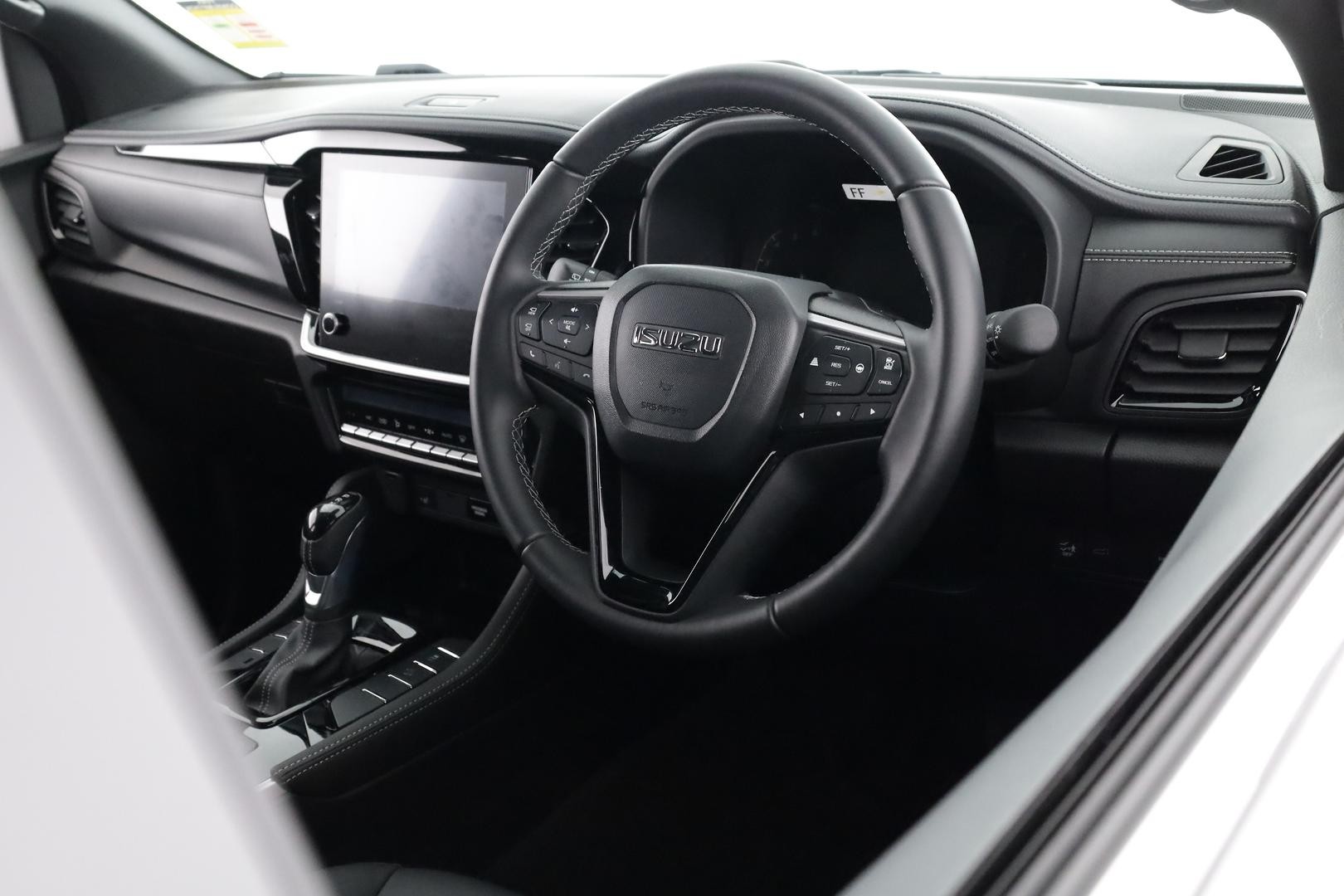 Isuzu Mu-x image 4