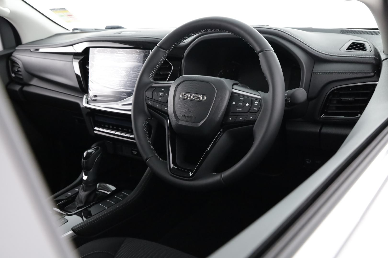 Isuzu Mu-x image 4