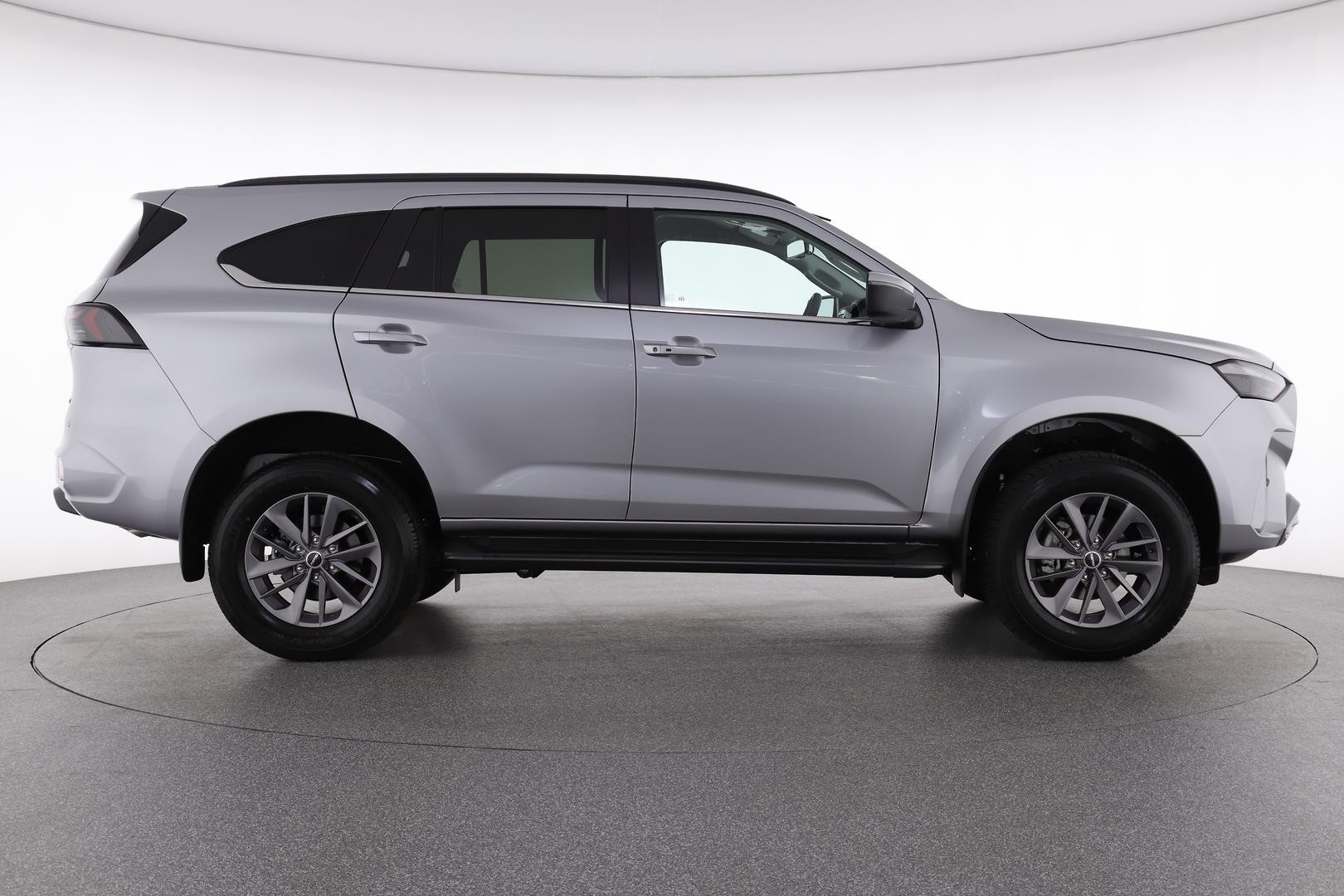 Isuzu Mu-x image 2