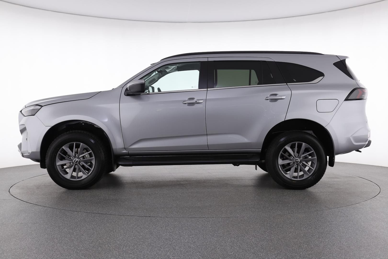 Isuzu Mu-x image 3