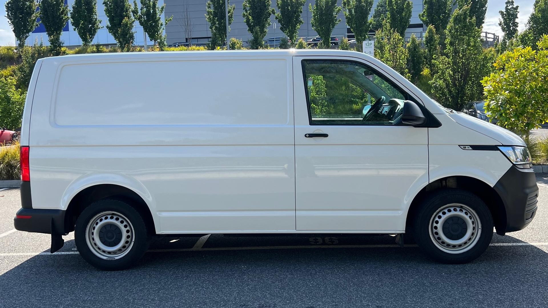 Volkswagen Transporter image 3