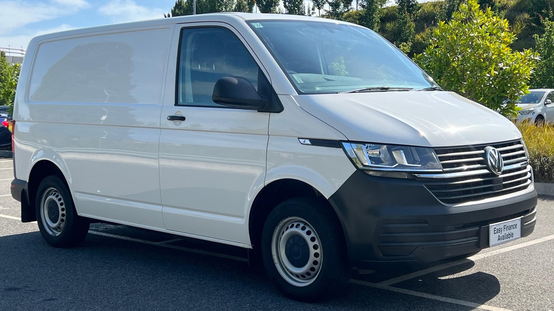 Volkswagen Transporter image 2