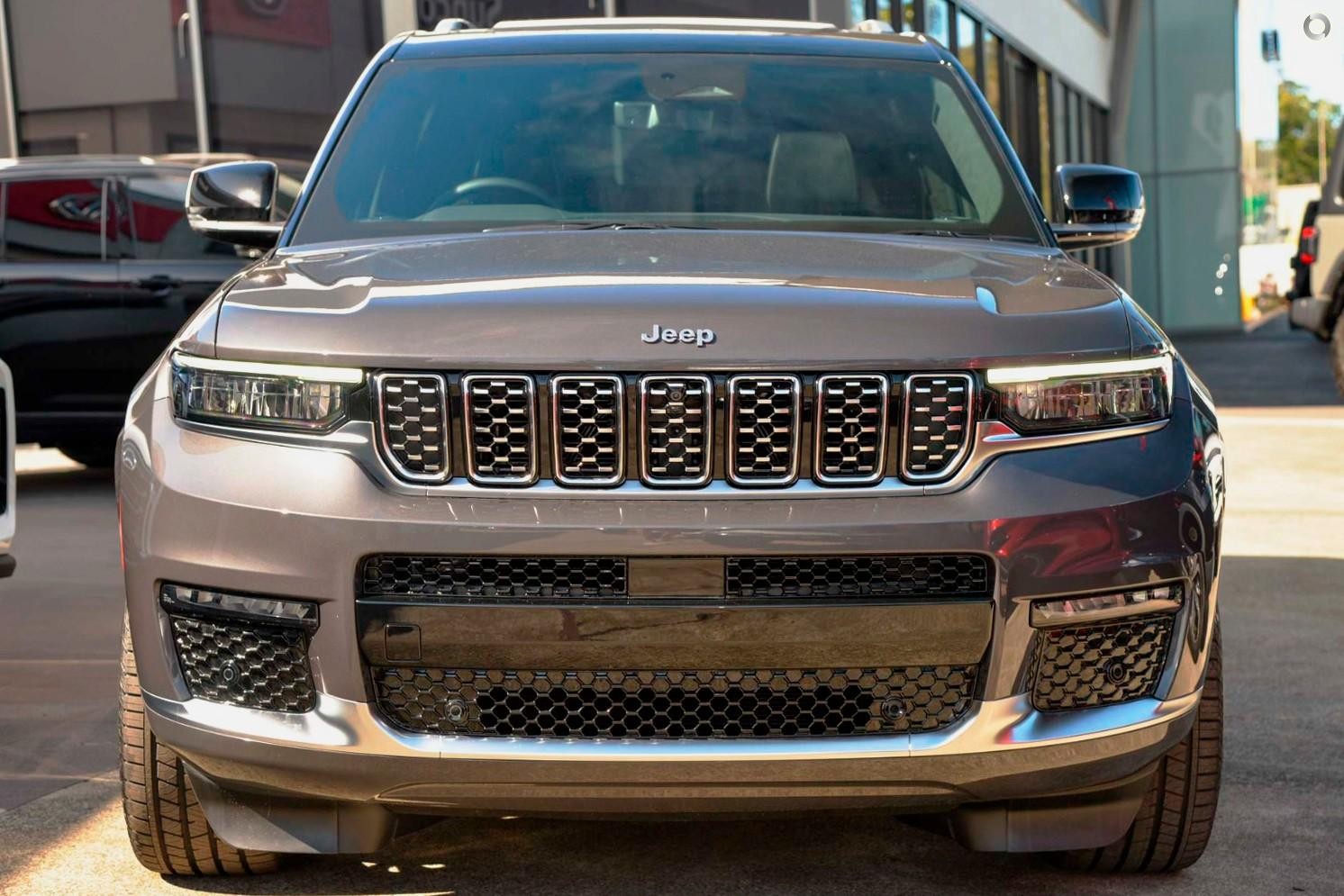 Jeep Grand Cherokee image 2