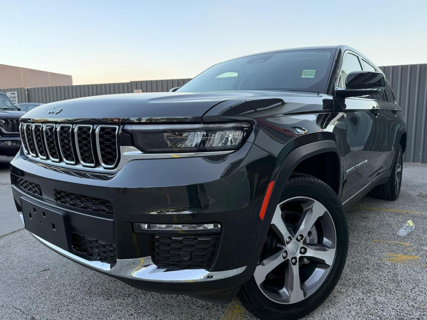 Jeep Grand Cherokee image 3