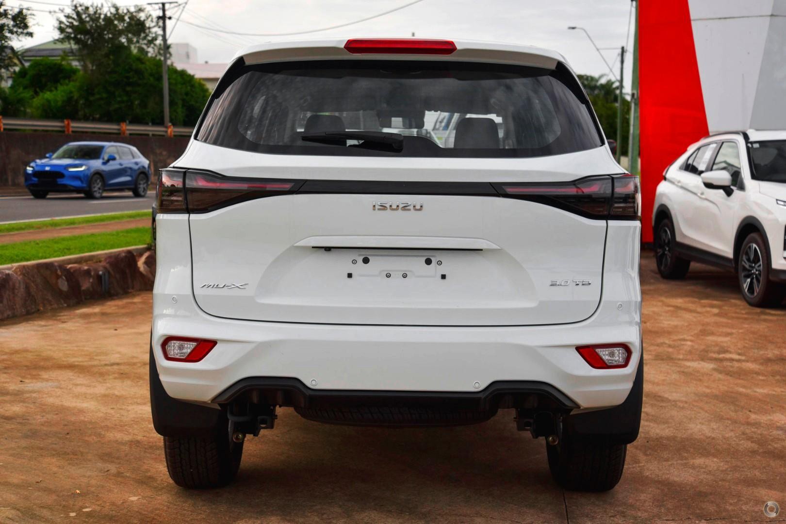 Isuzu Mu-x image 3