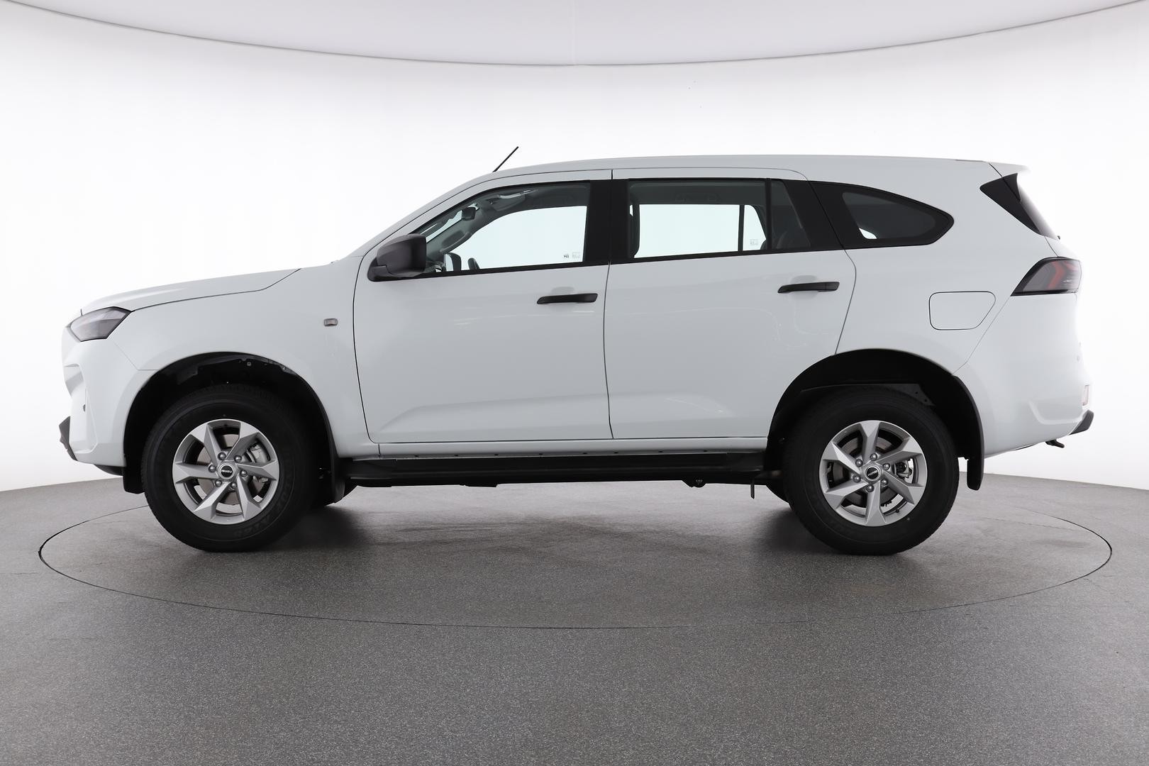 Isuzu Mu-x image 3