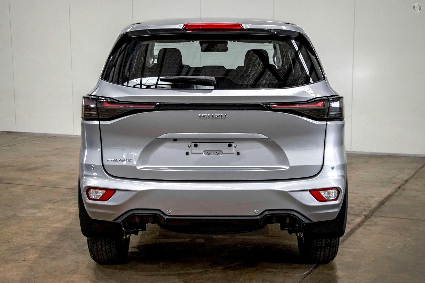 Isuzu Mu-x image 3