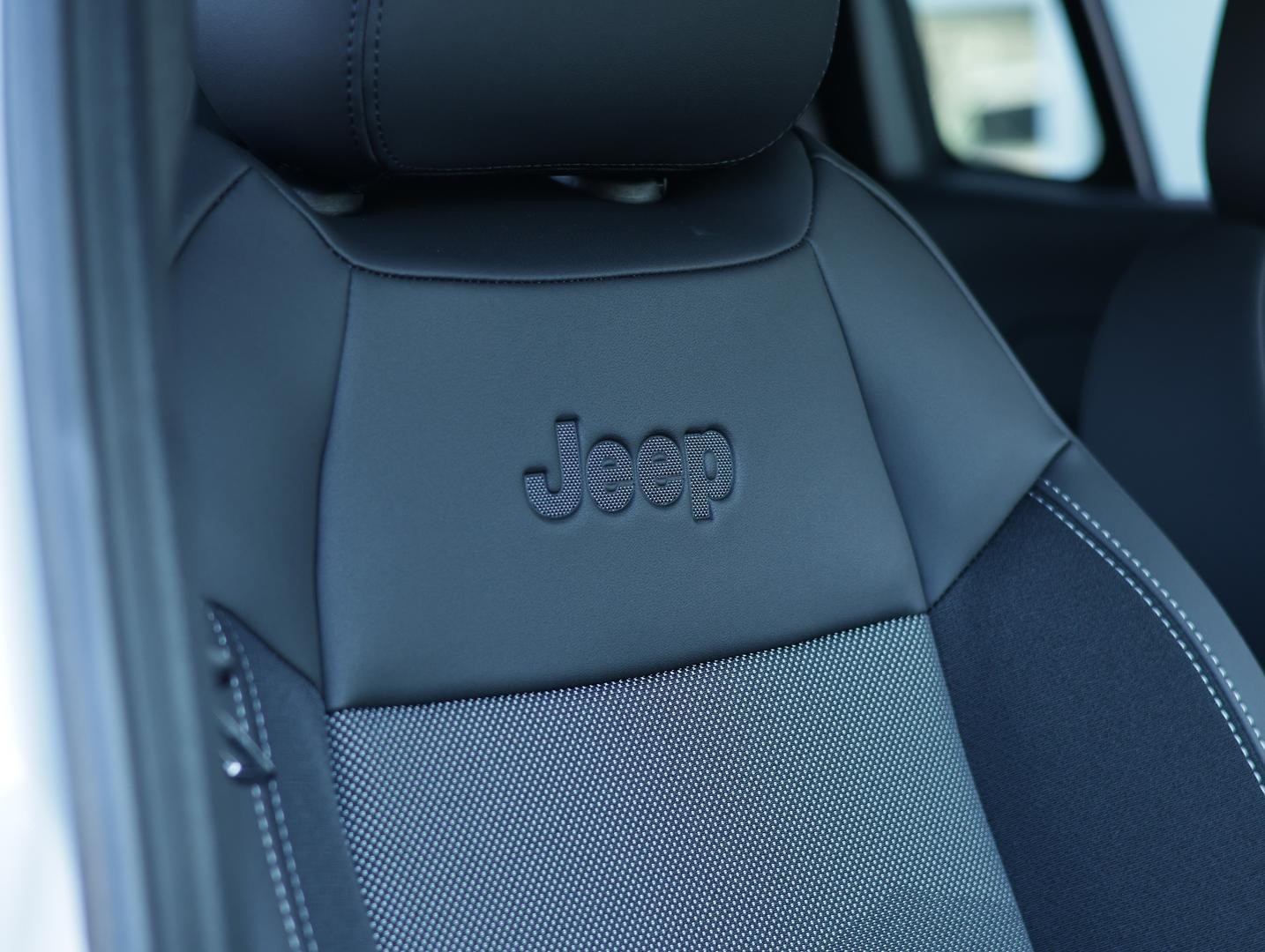 Jeep Avenger image 4