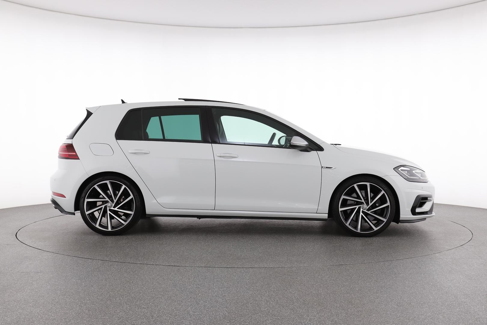 Volkswagen Golf image 2