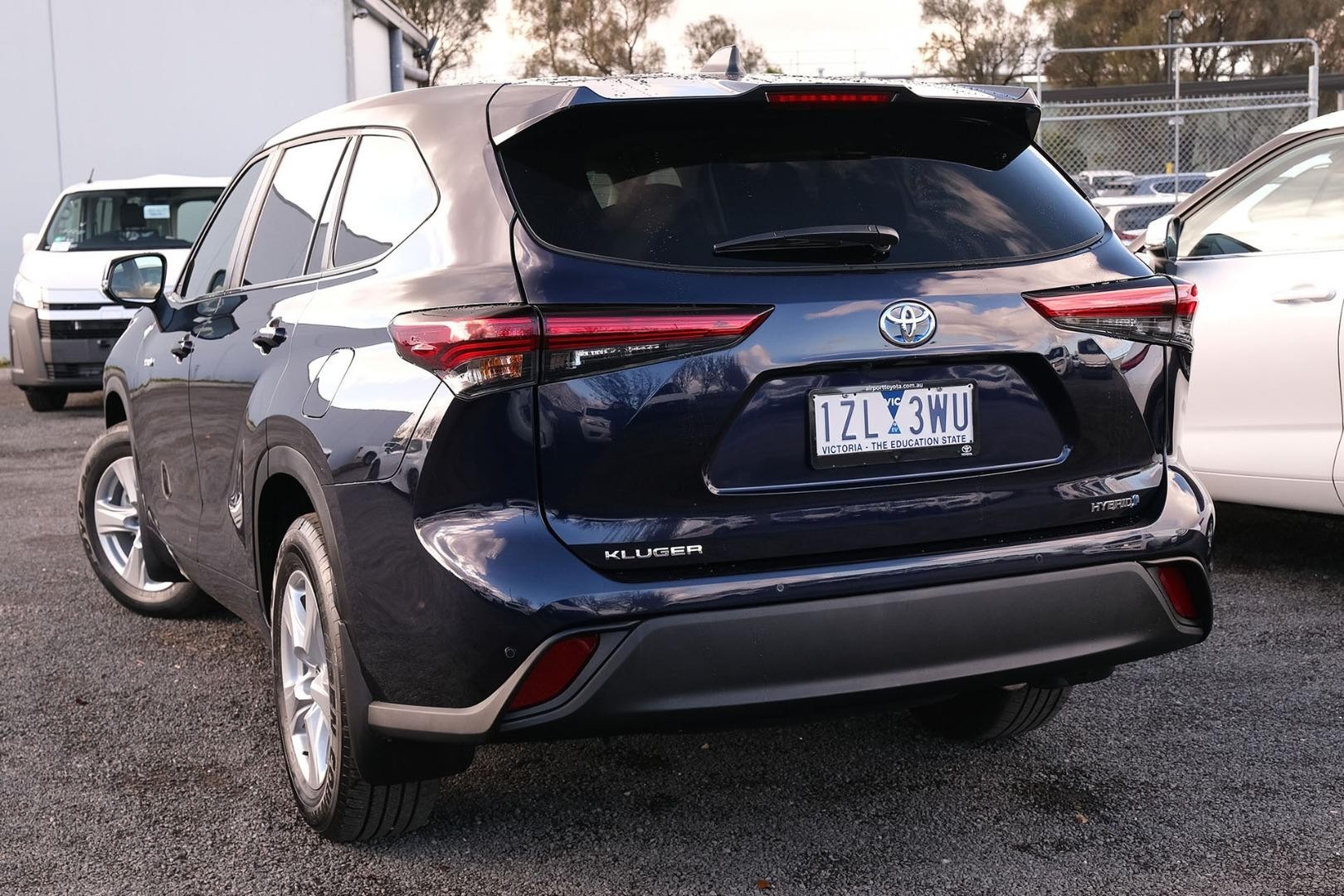 Toyota Kluger image 2