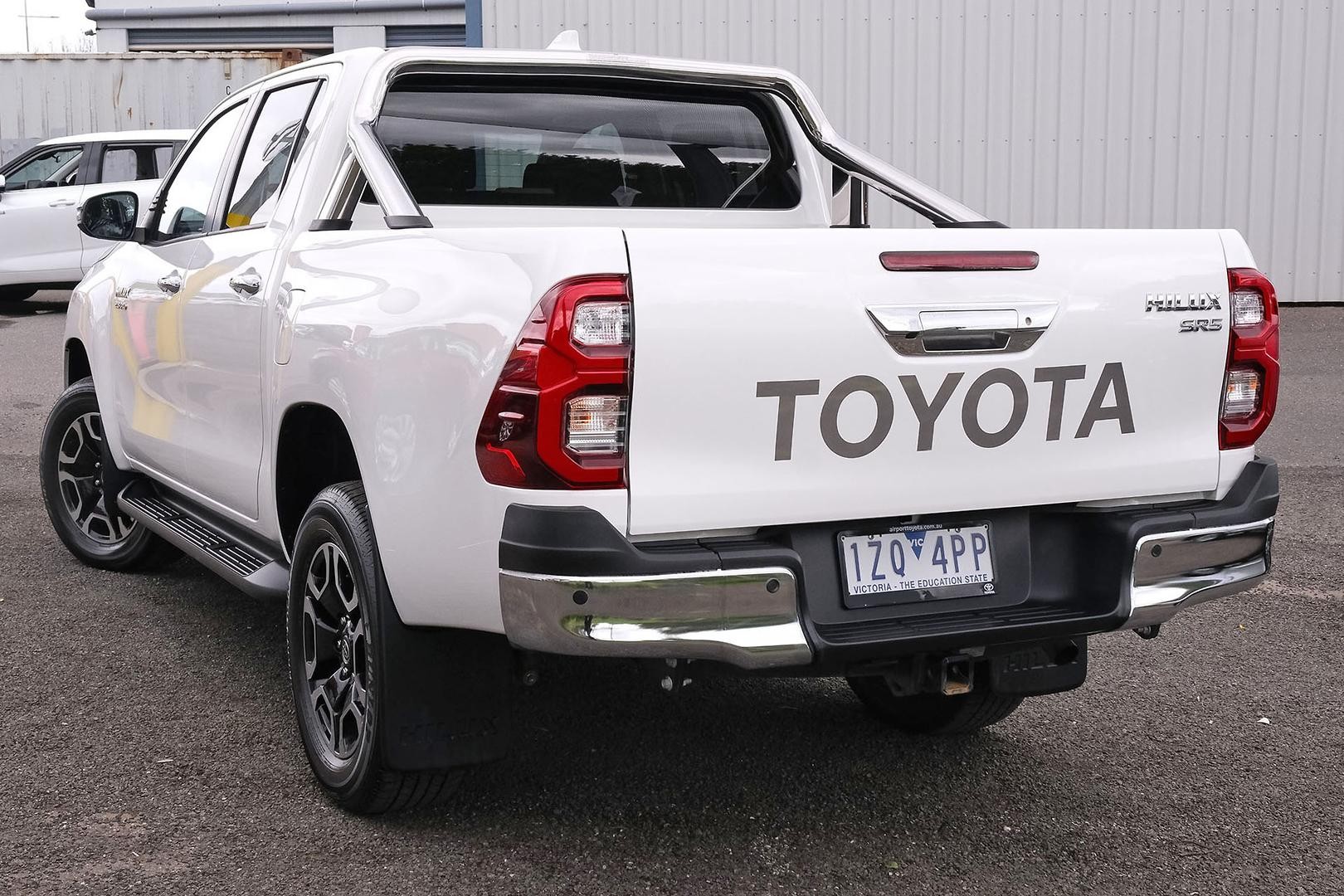 Toyota Hilux image 2