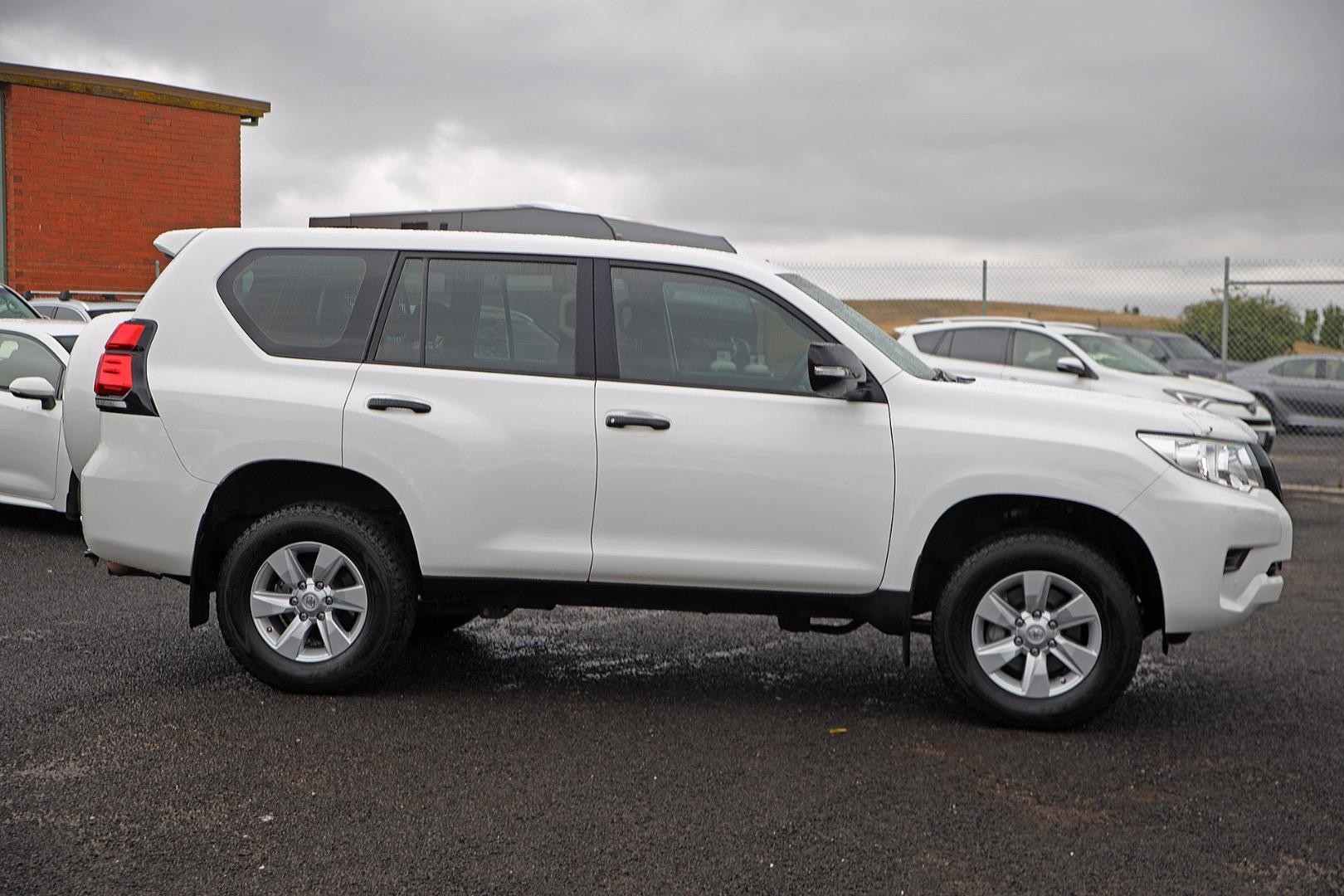 Toyota Landcruiser Prado image 3