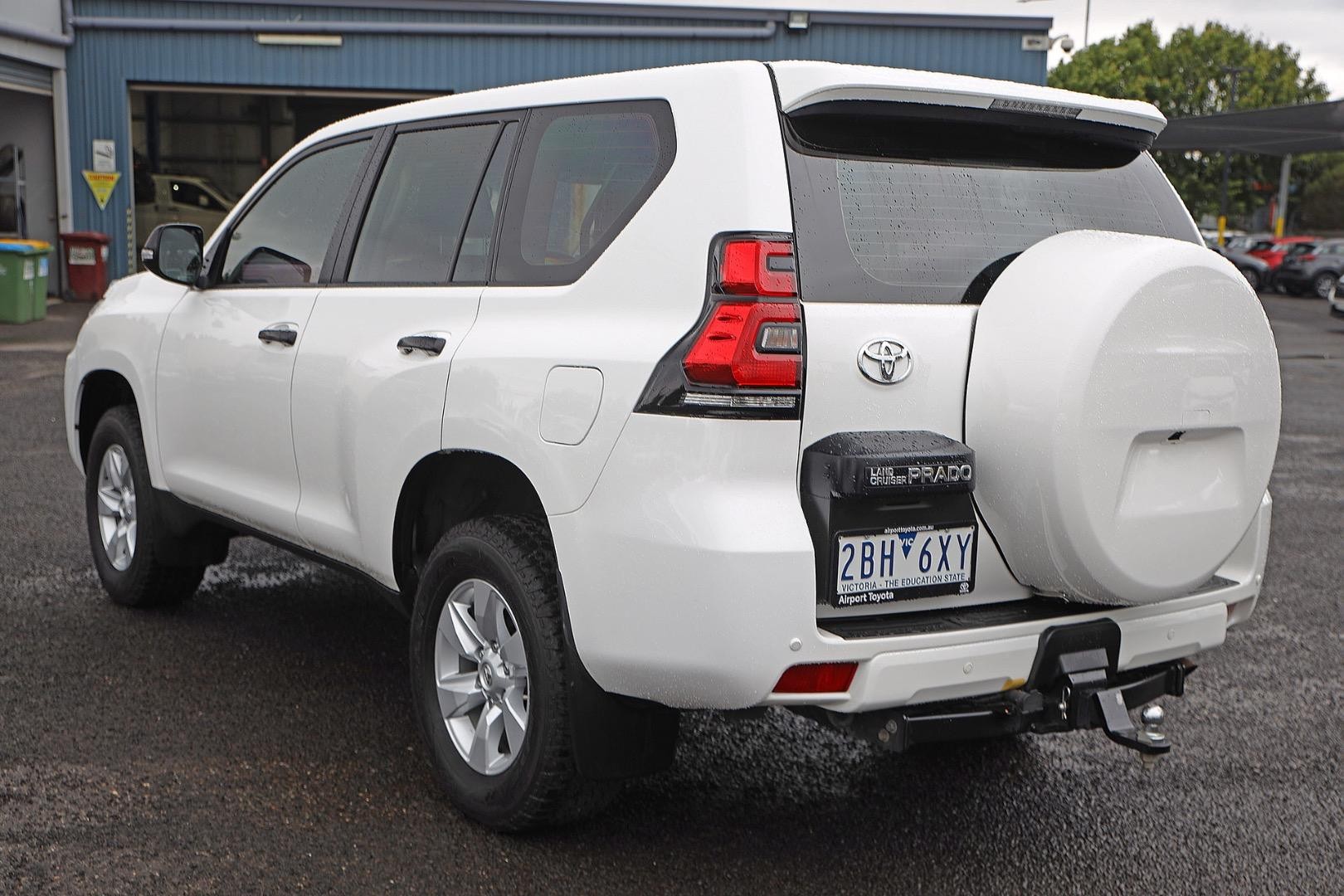 Toyota Landcruiser Prado image 2