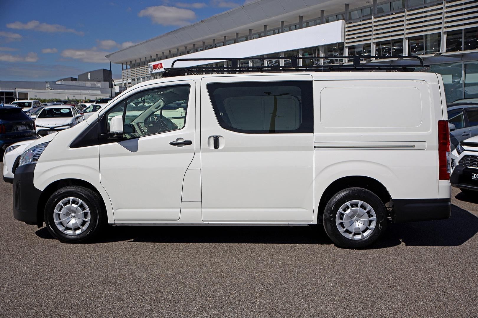 Toyota Hiace image 3