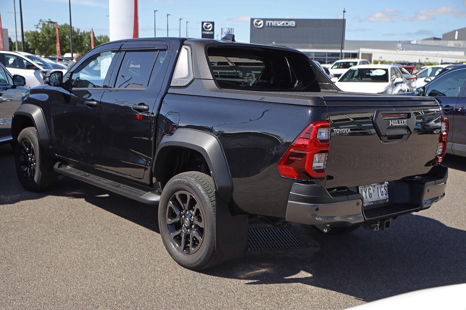 Toyota Hilux image 2