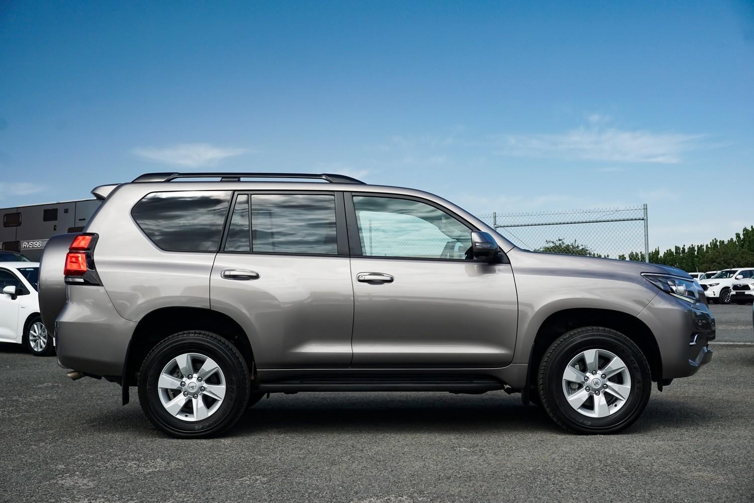 Toyota Landcruiser Prado image 4