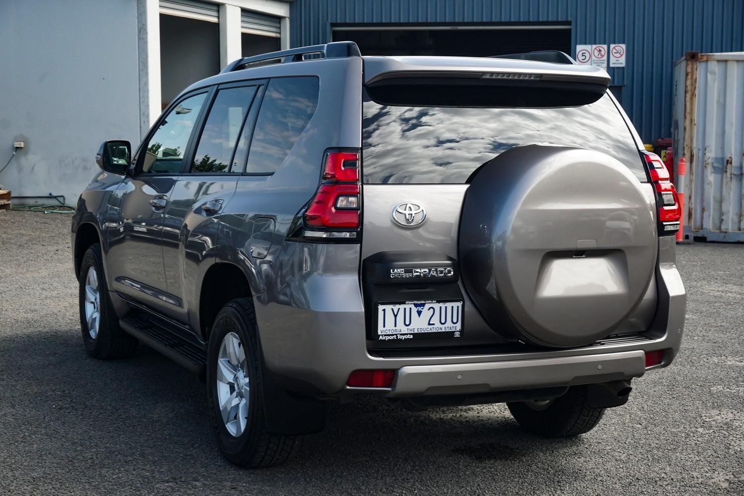 Toyota Landcruiser Prado image 2