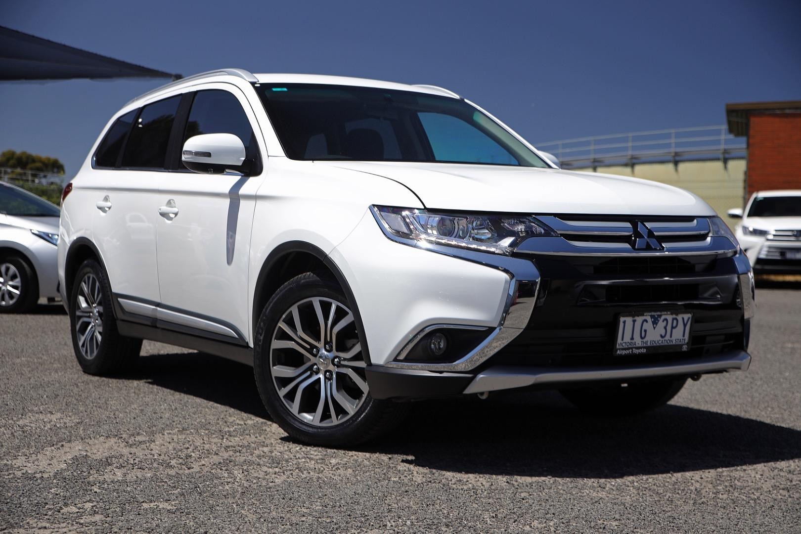 Mitsubishi Outlander image 1