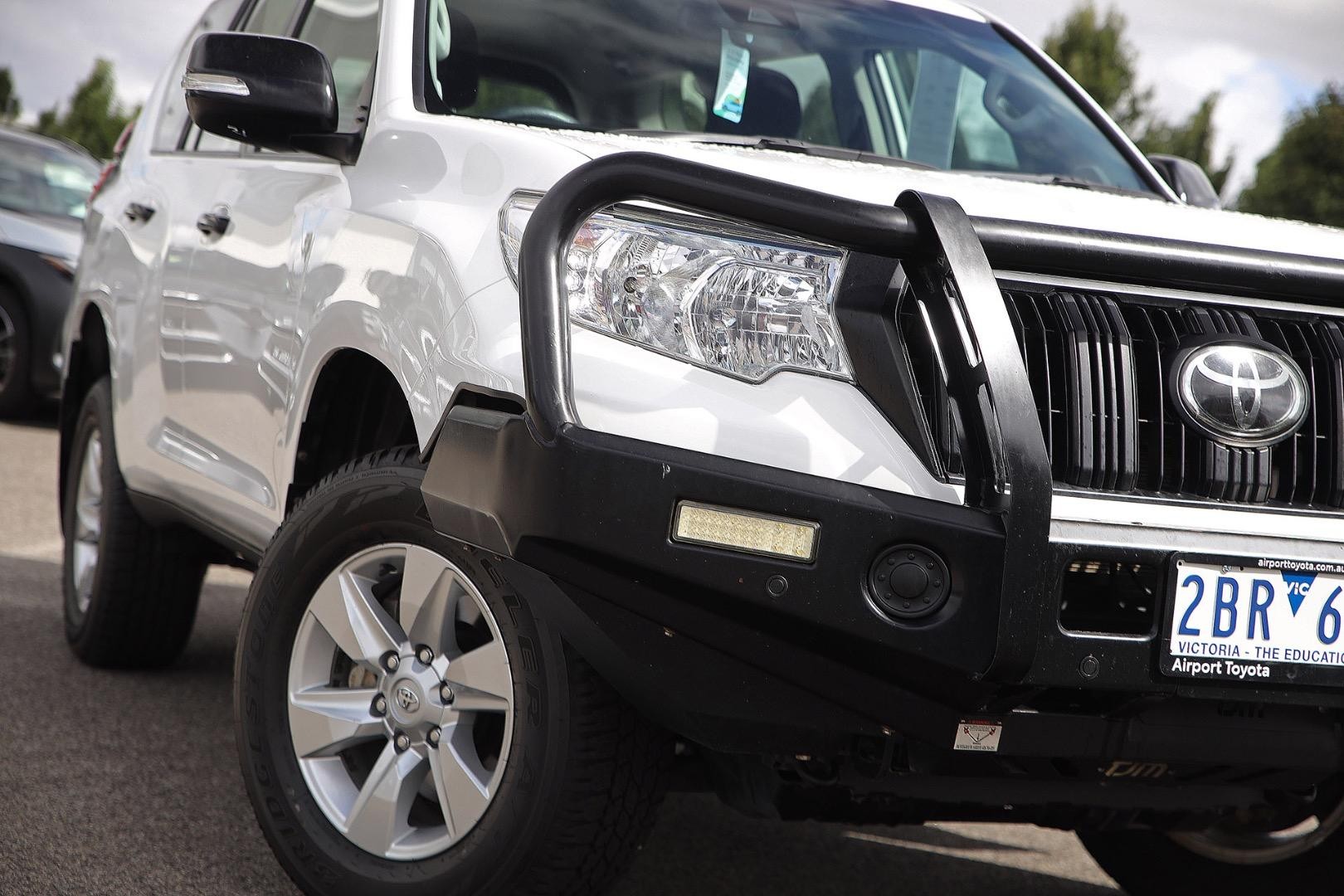 Toyota Landcruiser Prado image 3