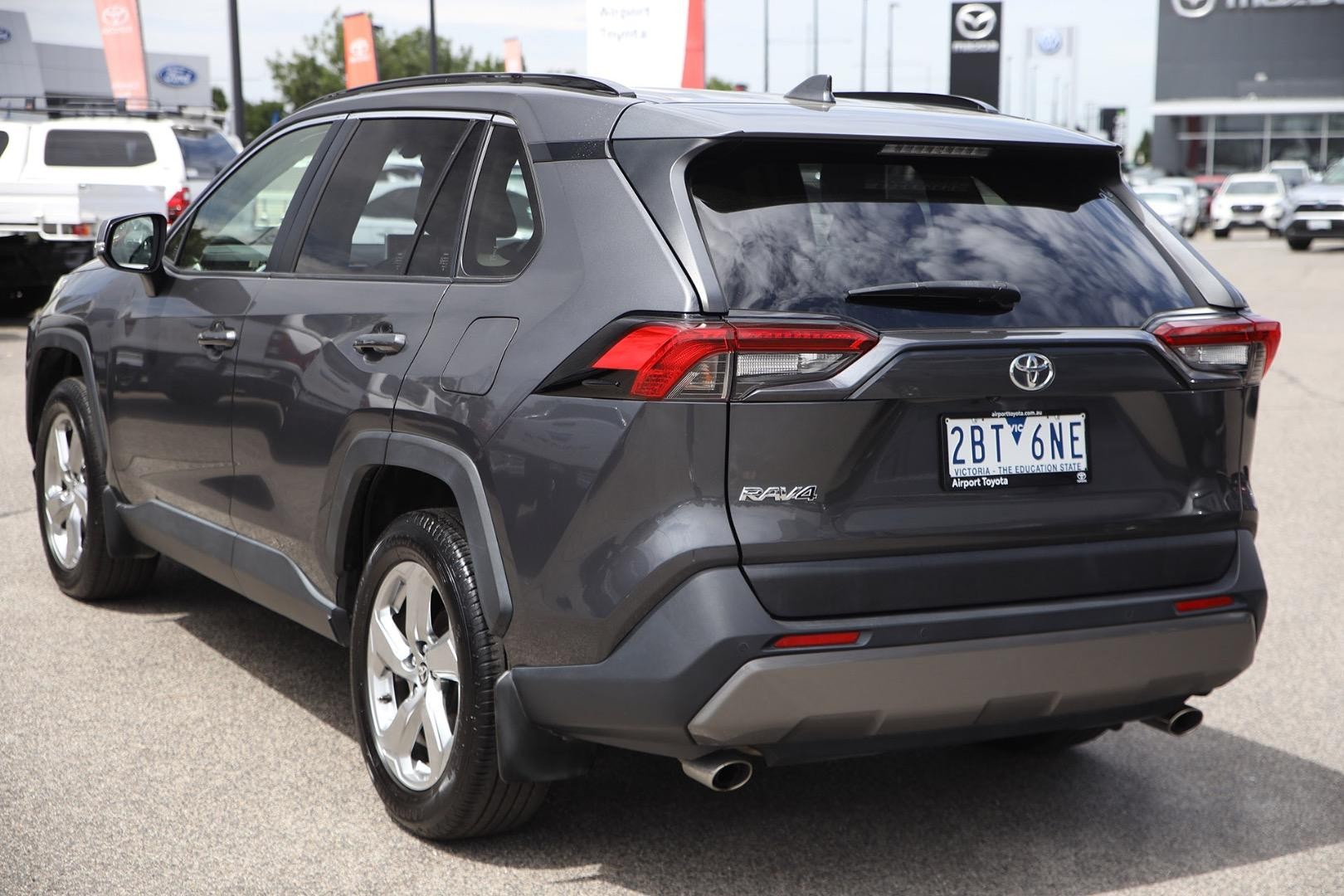 Toyota Rav4 image 2