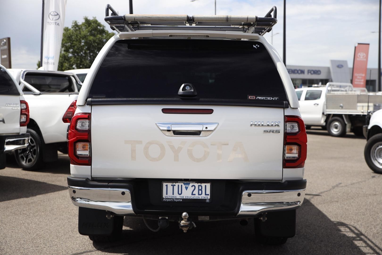 Toyota Hilux image 4