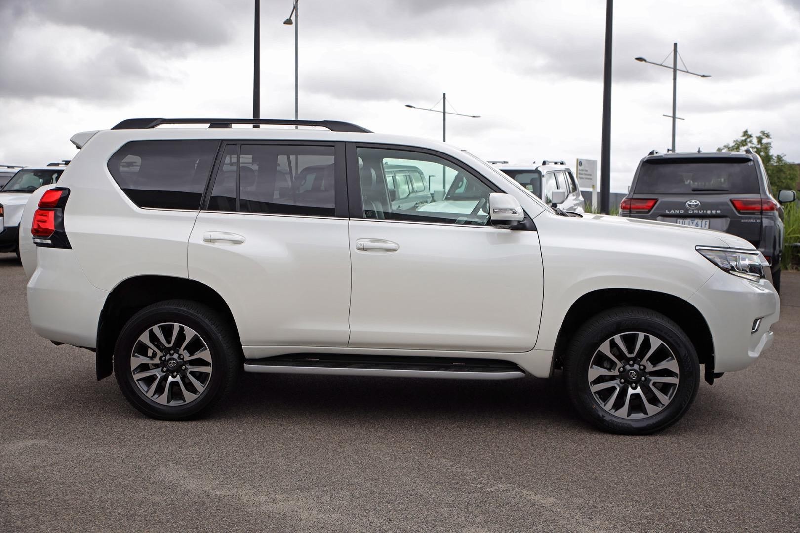 Toyota Landcruiser Prado image 3