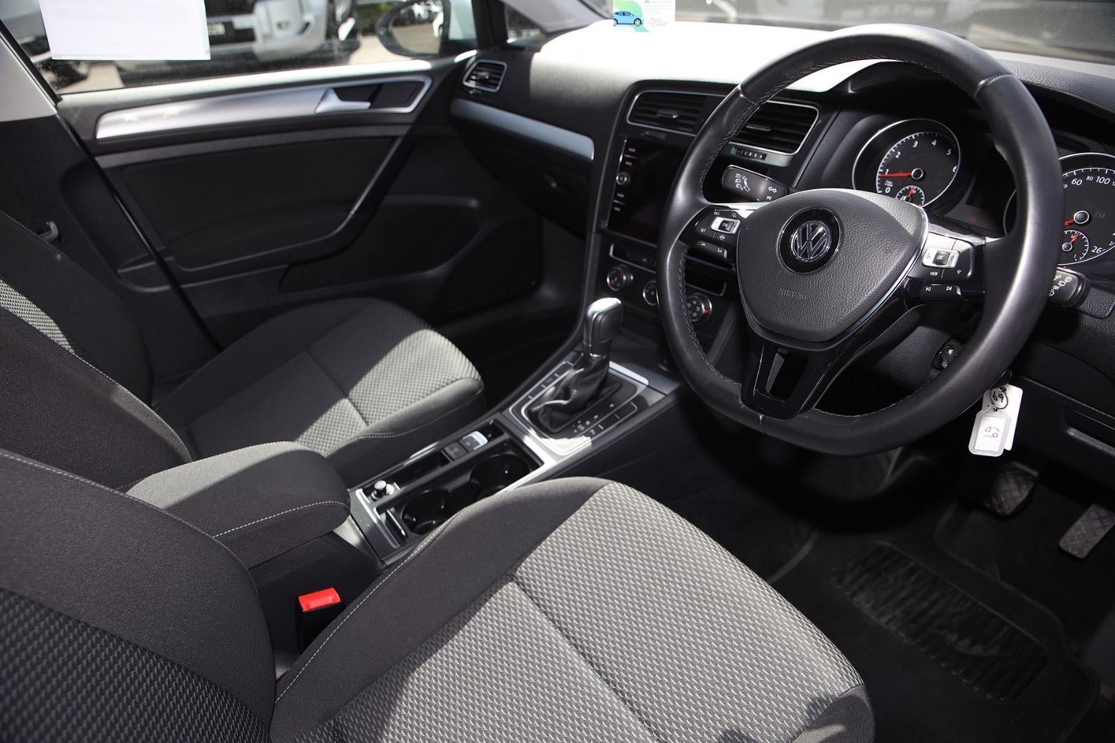 Volkswagen Golf image 4