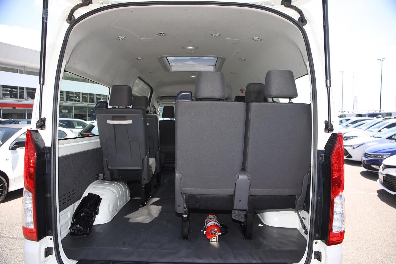 Toyota Hiace image 3