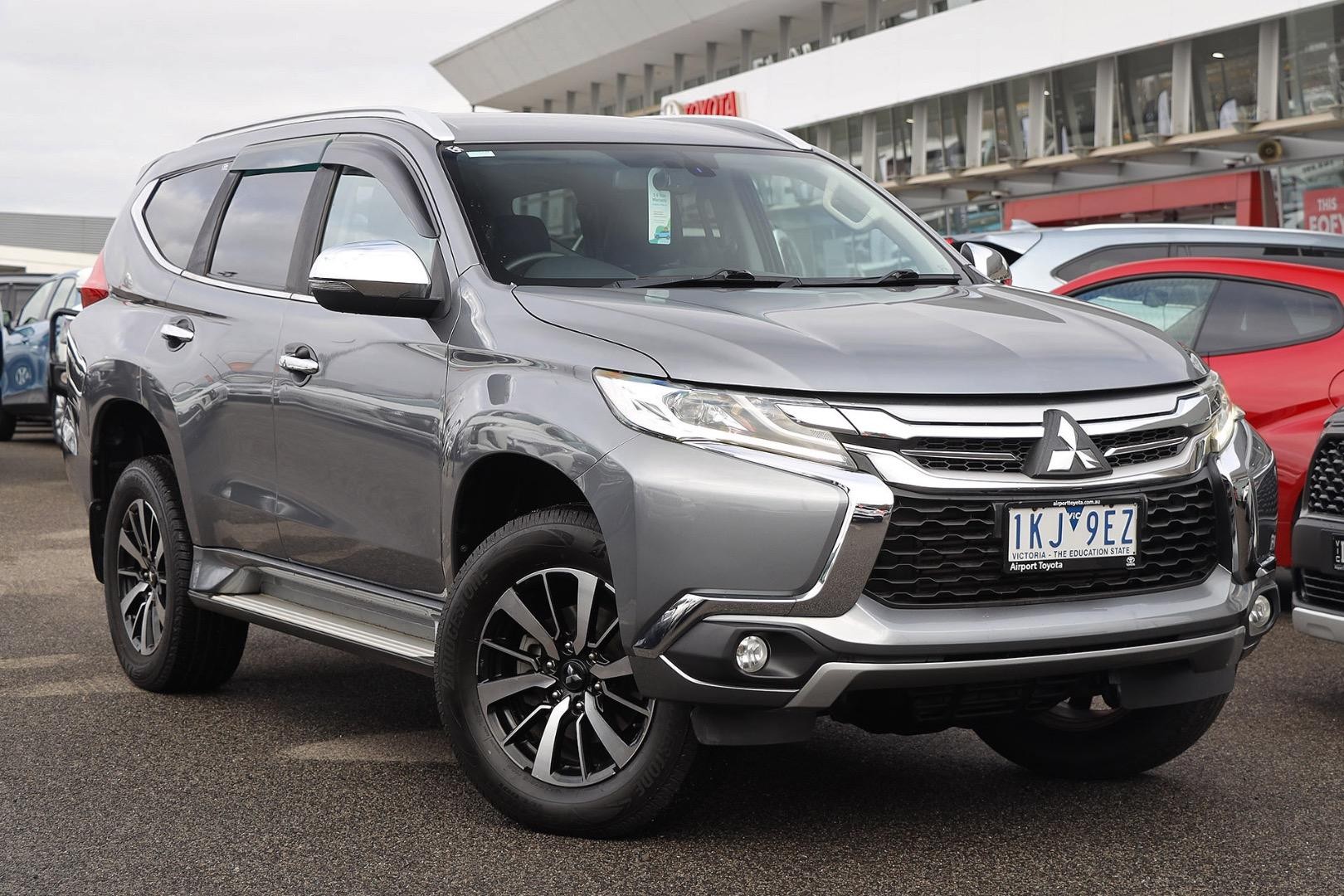 Mitsubishi Pajero Sport image 1