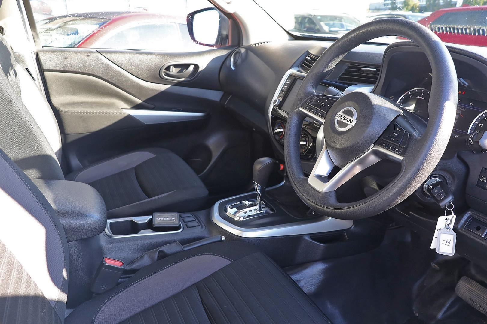 Nissan Navara image 2