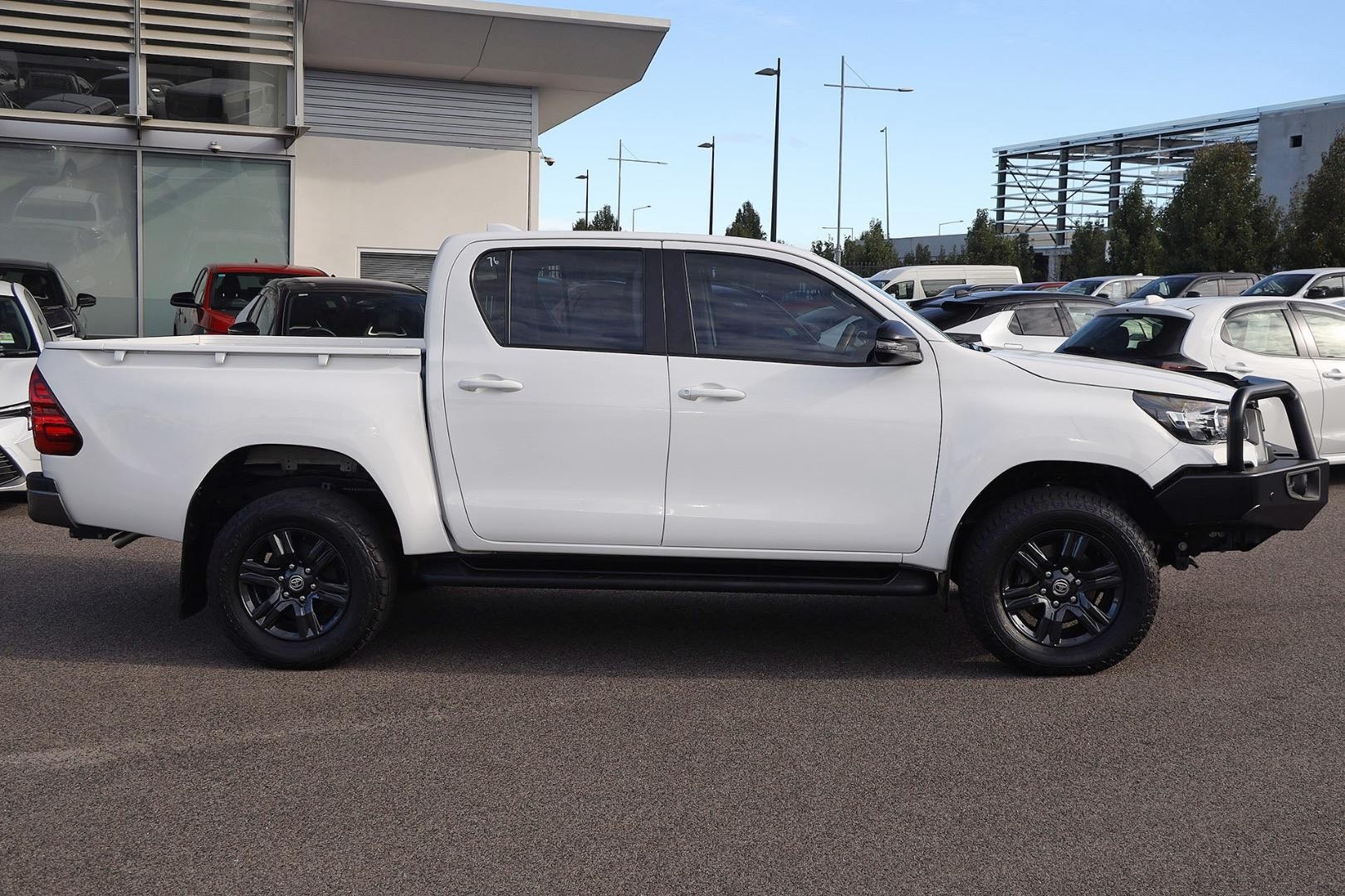 Toyota Hilux image 4