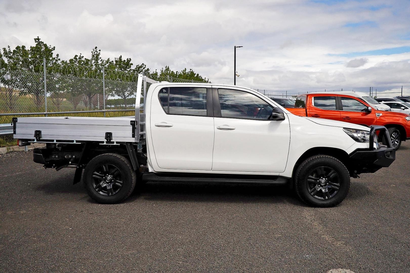 Toyota Hilux image 4