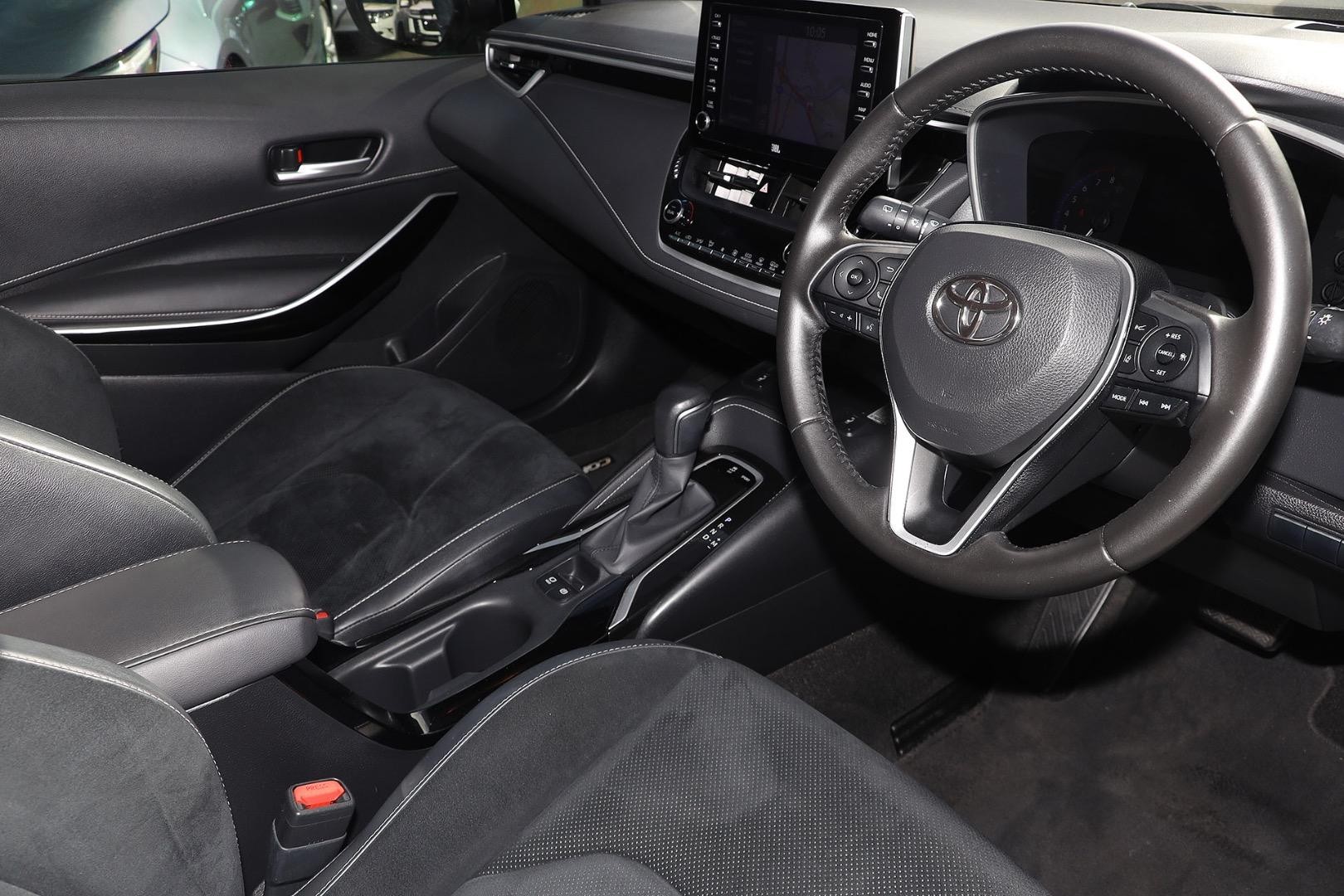 Toyota Corolla image 2