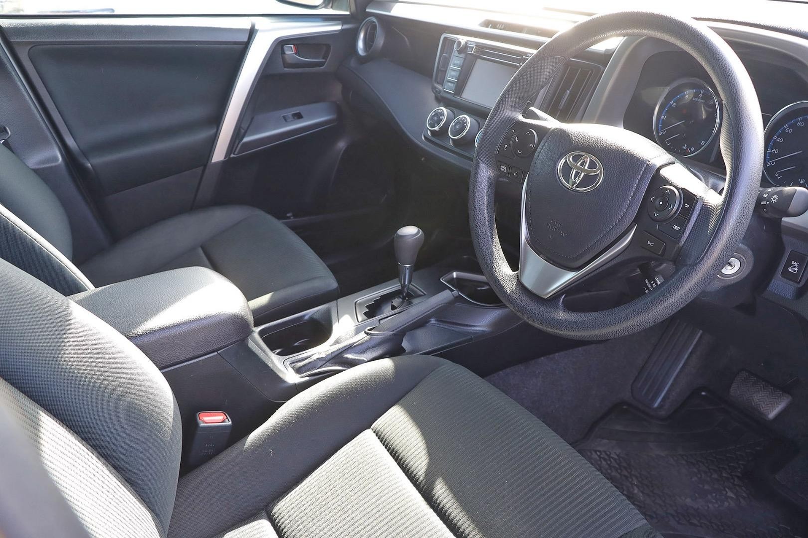 Toyota Rav4 image 2