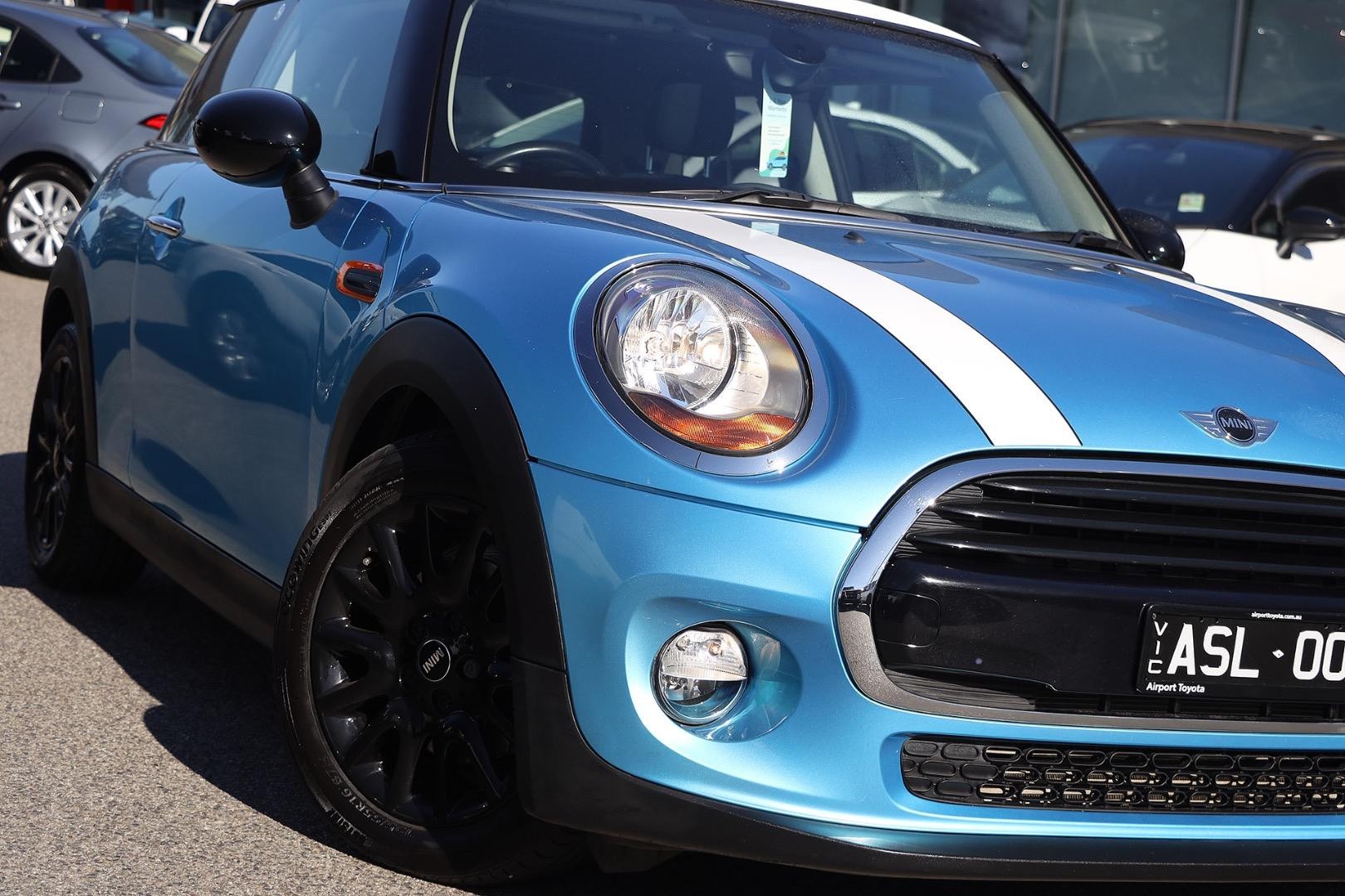 Mini Hatch image 2