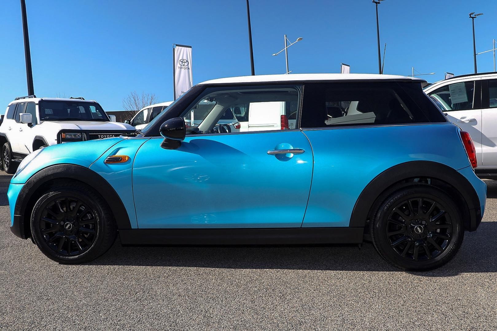 Mini Hatch image 4