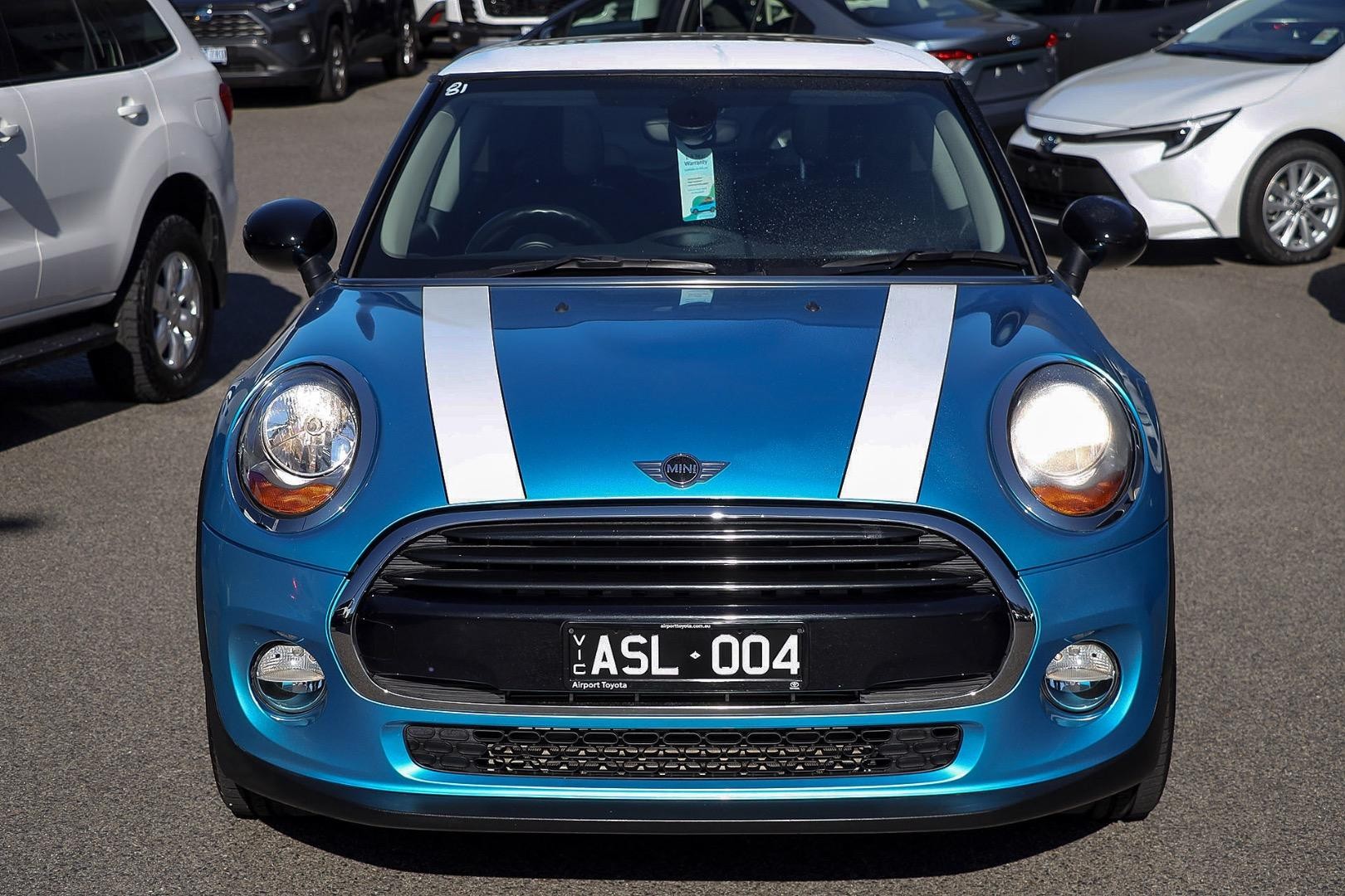 Mini Hatch image 3